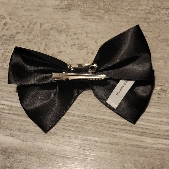 Nintendo Star Bow or Pin - Picture 2 of 3